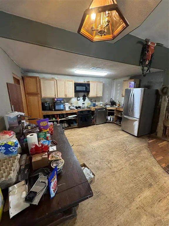 515 County Road 121, Gainesville, TX 76240