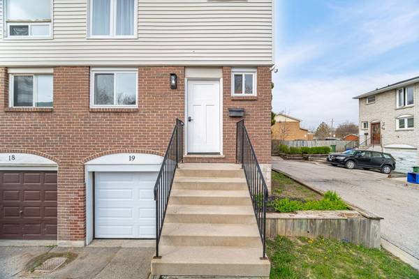 120 Quigley RD #19, Hamilton, ON L8K 6L4