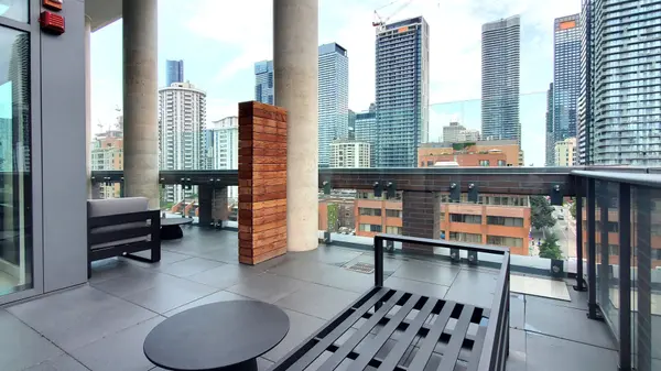 81 Wellesley ST E #305, Toronto C08, ON M4Y 0C5
