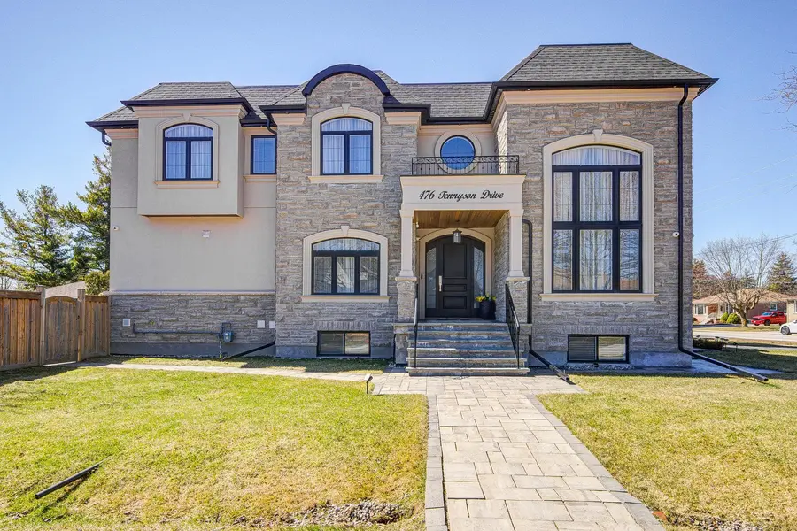 476 TENNYSON DR, Oakville, ON L6L 3Z1