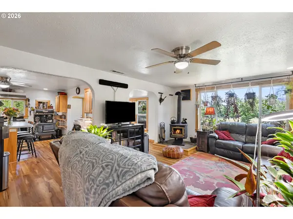 220 Faver DR, Riddle, OR 97469