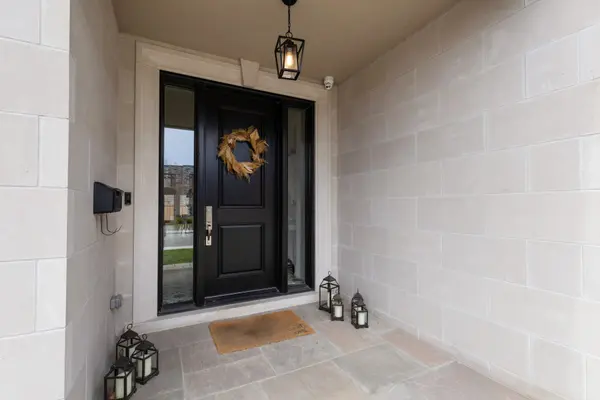 4 Iroquois AVE, Mississauga, ON L5G 1M6
