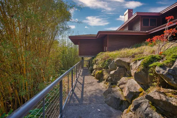 64-5221 IOKUA PL, Kamuela, HI 96743