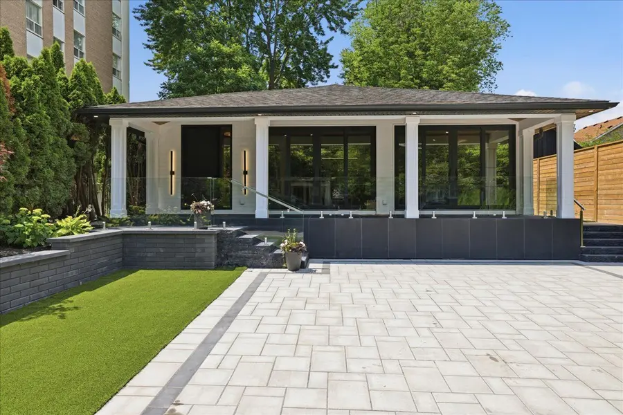 160 Allan ST, Oakville, ON L6J 3N7