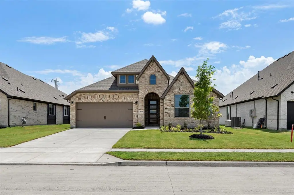 805 Trinity Street, Van Alstyne, TX 75495