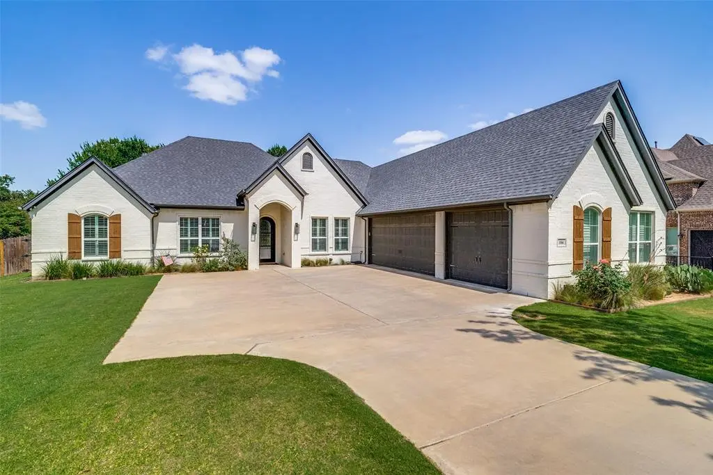 104 Falcon Crest Drive, Kennedale, TX 76060