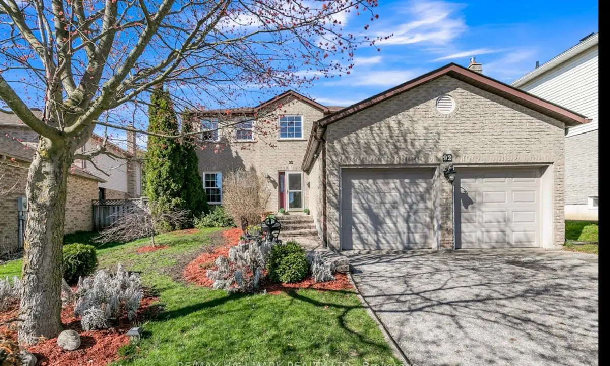 92 Grant Blight CRES, Newmarket, ON L3Y 7W3