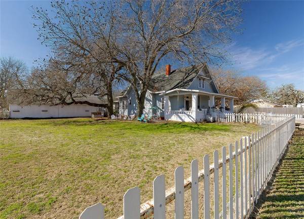 403 W Franklin Street, Alvord, TX 76225