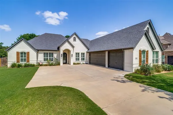 104 Falcon Crest Drive, Kennedale, TX 76060