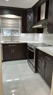 3337 Homark DR, Mississauga, ON L4Y 2K5