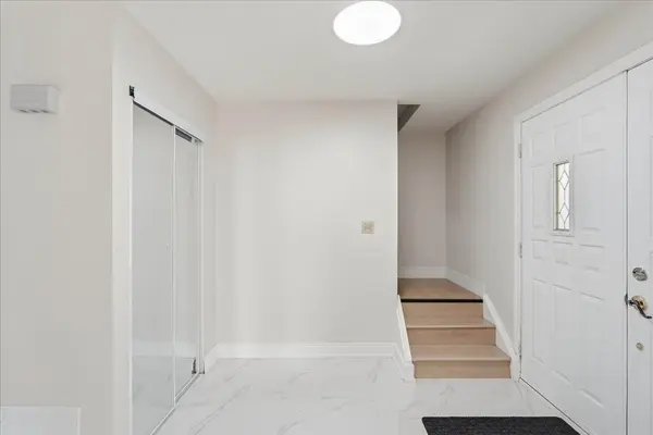 15 Robertson LN, Belleville, ON K8P 4C2