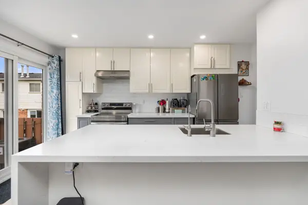 47 Stewart Maclaren RD #74, Halton Hills, ON L7G 5L8