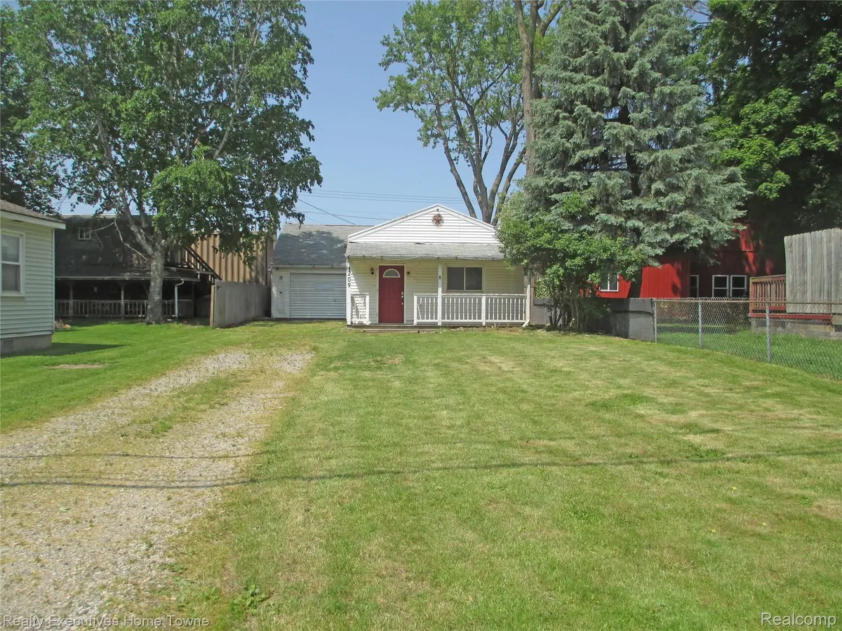 209 Bristol ST N, Almont Village, MI 48003