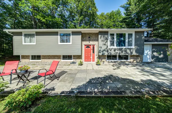 9 Frederick DR, Wasaga Beach, ON L9Z 1P9
