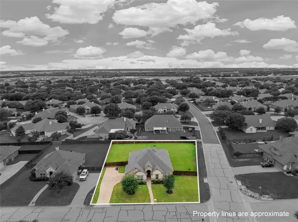 1013 Steamboat Drive, Hewitt, TX 76643