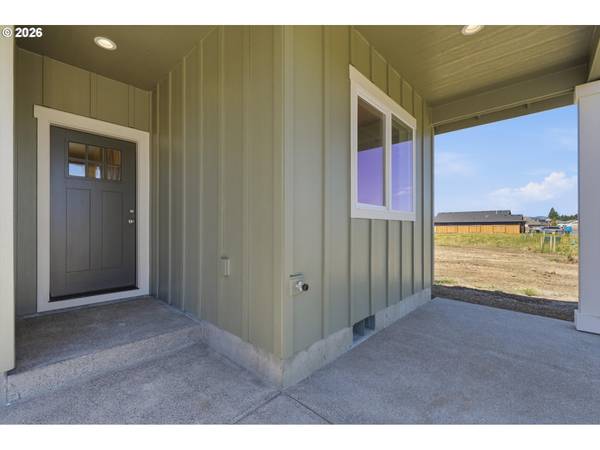 1715 SE Hankel ST, Dallas, OR 97338