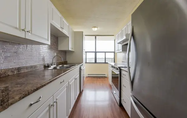 4 Kings Cross RD #801, Brampton, ON L6T 3X8