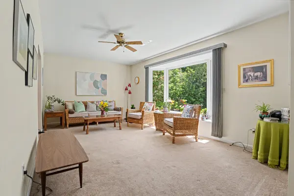 2068 Wellington AVE, Burlington, ON L7R 1P3