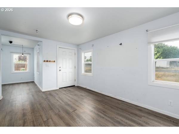 295 N 8TH ST, St Helens, OR 97051