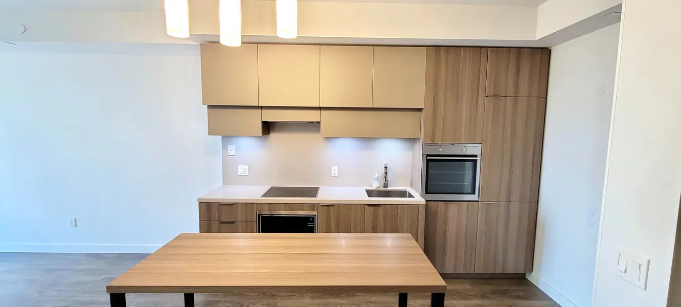 8 Eglinton AVE E #806, Toronto C10, ON M4P 0C1