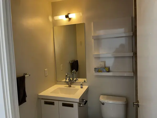 90 Stadium RD #607, Toronto C01, ON M5V 3W5