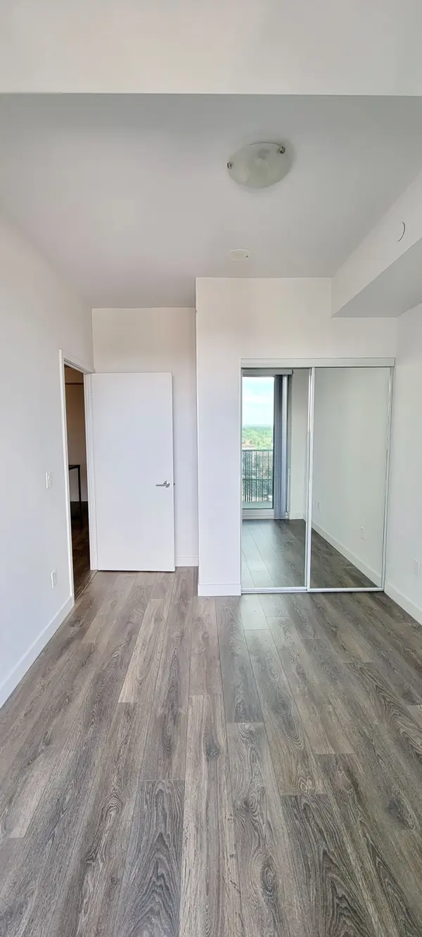 8 Eglinton AVE E #806, Toronto C10, ON M4P 0C1