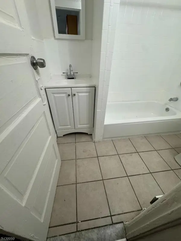 178 Howe, Passaic City, NJ 07055