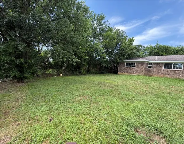 308 E Broadmore Avenue, Wills Point, TX 75169