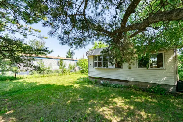 4 48A Street Close, Alix, AB T0C 0B0
