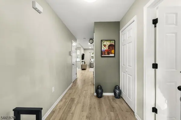 8 Henry Ct, Plainsboro Twp., NJ 08536