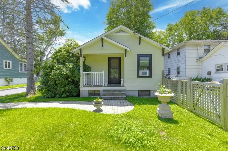 47 Lakeview Ter, Oakland Boro, NJ 07436
