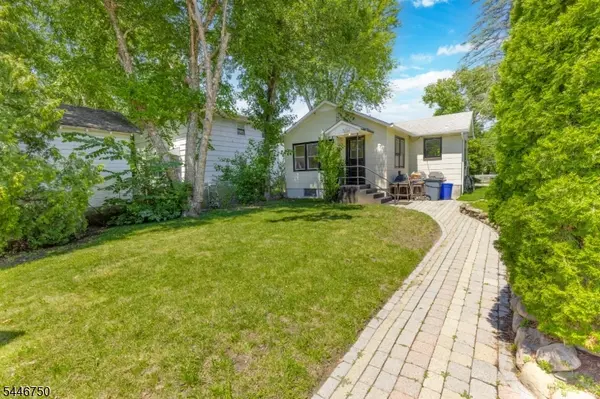 47 Lakeview Ter, Oakland Boro, NJ 07436