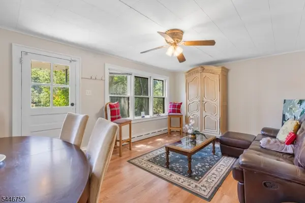47 Lakeview Ter, Oakland Boro, NJ 07436