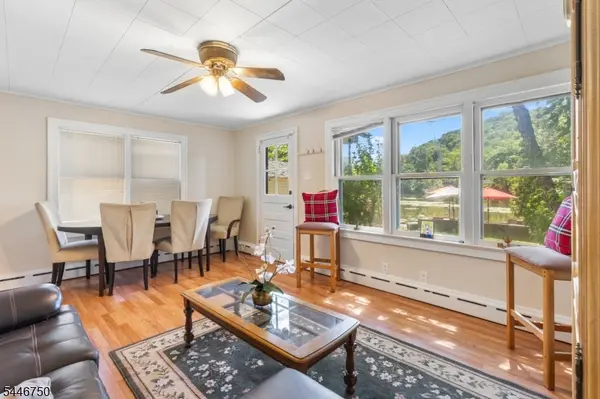 47 Lakeview Ter, Oakland Boro, NJ 07436