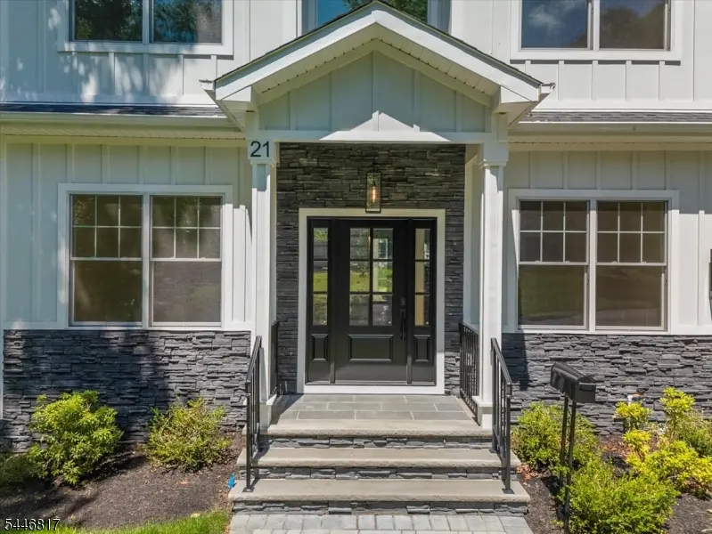 21 Maplewood Dr, Livingston Twp., NJ 07039