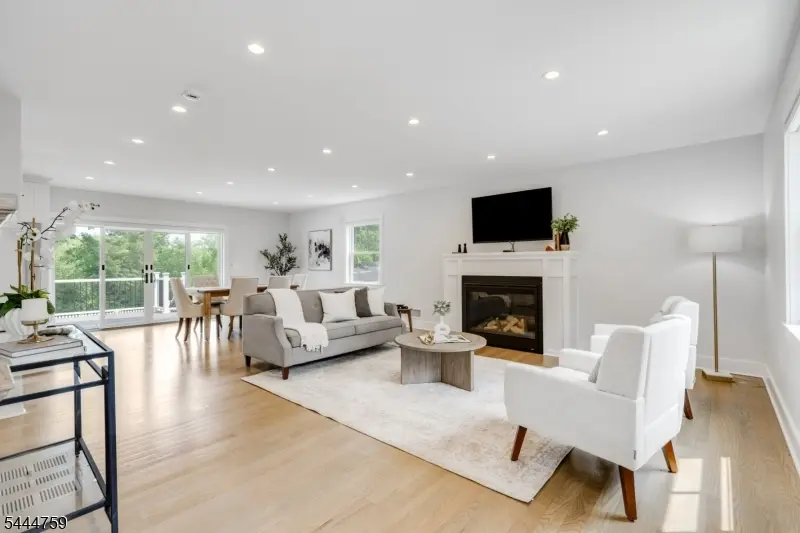 18 University Ave, Chatham Boro, NJ 07928