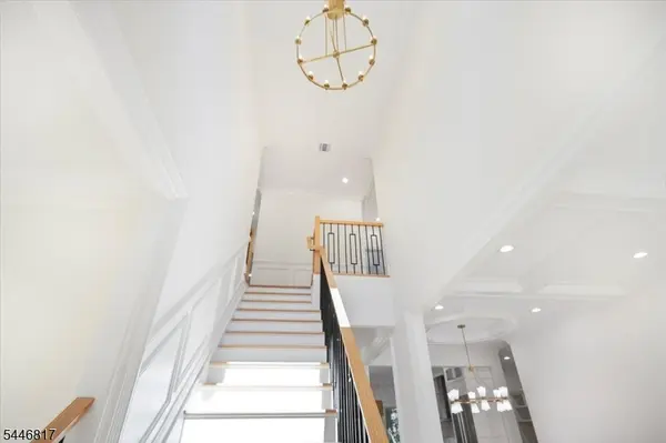 21 Maplewood Dr, Livingston Twp., NJ 07039