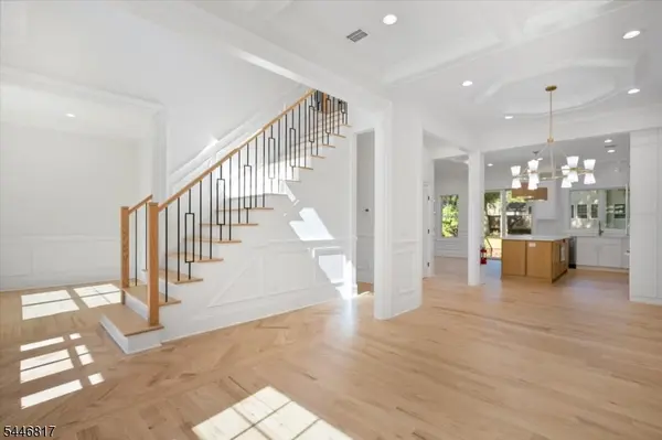 21 Maplewood Dr, Livingston Twp., NJ 07039