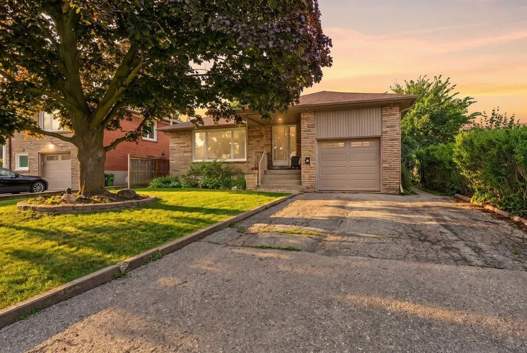 34 Clifton AVE, Toronto C06, ON M3H 4L1
