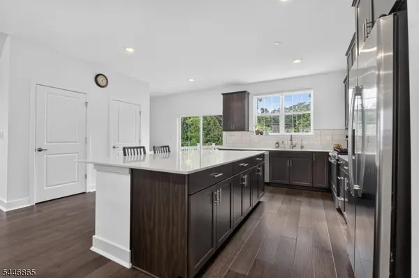 2 Coogan Ct, Morris Plains Boro, NJ 07950