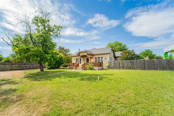 1404 W Walker Street, Breckenridge, TX 76424