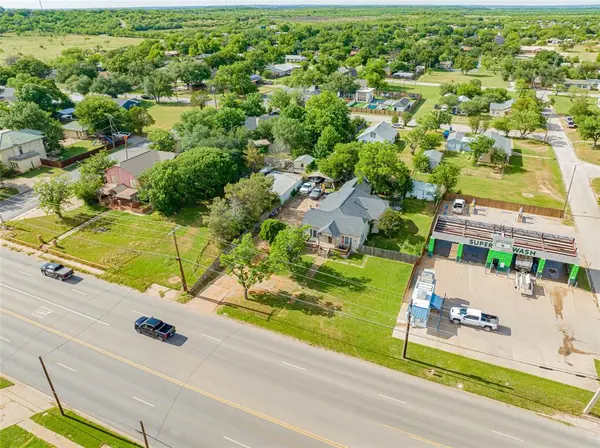 1404 W Walker Street, Breckenridge, TX 76424