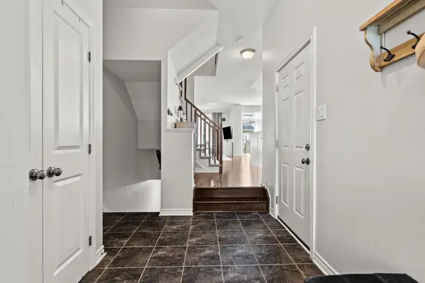 711 Hazelnut CRES, Blossom Park - Airport And Area, ON K1T 3T8