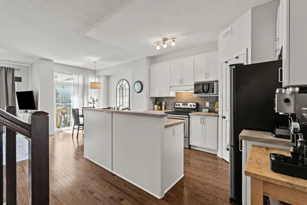 711 Hazelnut CRES, Blossom Park - Airport And Area, ON K1T 3T8