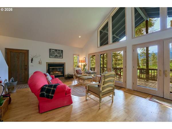 61038 LAKE SHORE RD, Wallowa Lake, OR 97846