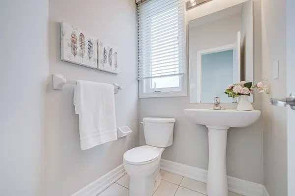 48 Robert Wilson CRES, Georgina, ON L4P 4P1