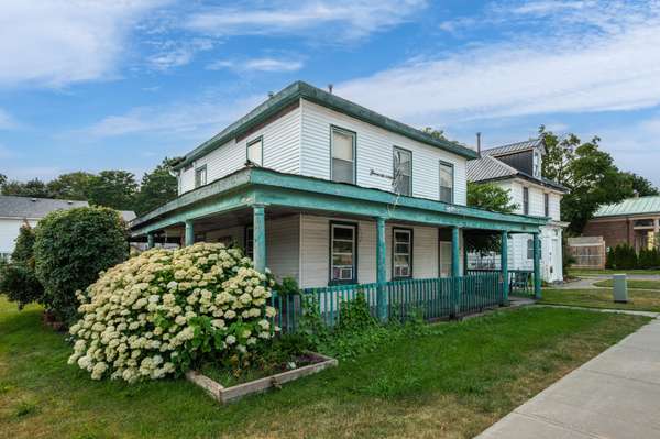 180 James ST,  Belleville,  ON K8P 3L6