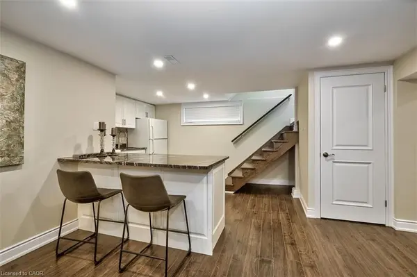126 West 26th ST #Lower, Hamilton, ON L9C 4Z4