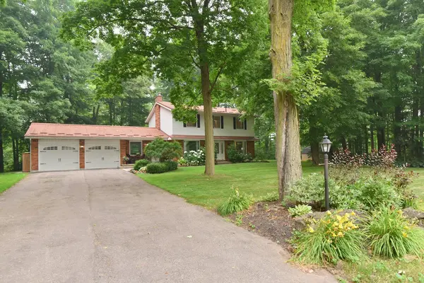 421 8th Concession RD E, Hamilton, ON L0P 1B0