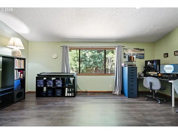 25181 CHENEY DR, Veneta, OR 97487